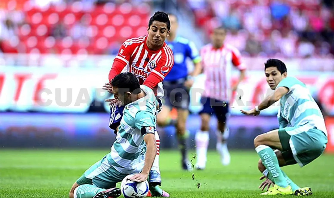 Santos vence 3-0 a Chivas