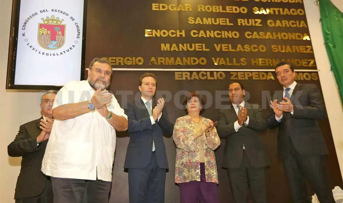 Asiste MVC a ceremonia en honor a Eraclio Zepeda