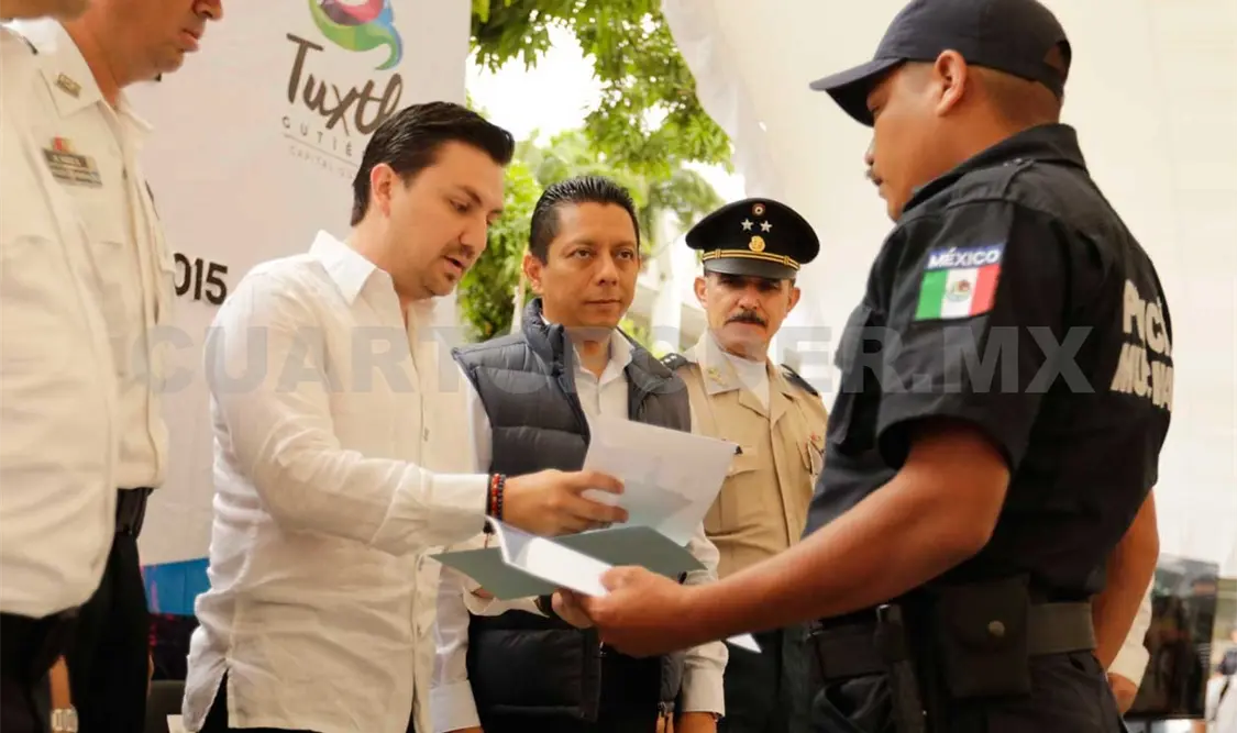 Entregan incentivos a elementos de la Policía y Tránsito Municipal. CP