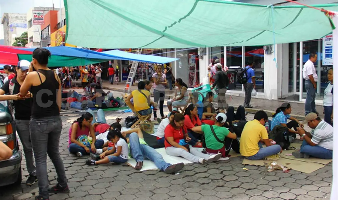 Protestas y bloqueos de maestros dañan al comercio. CP