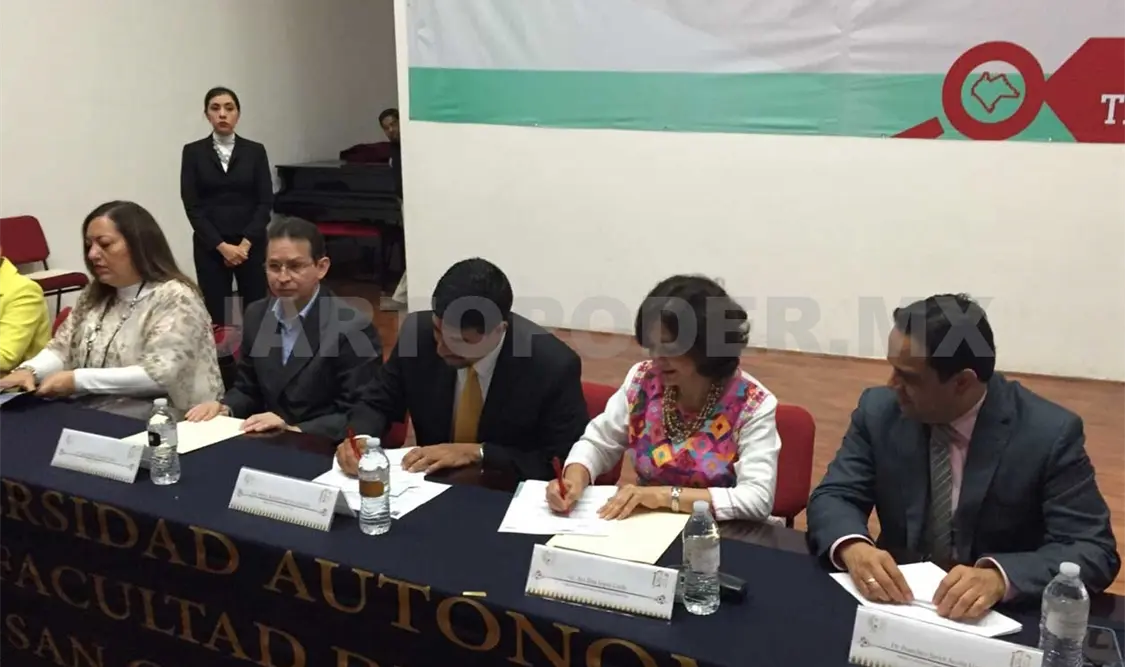 Exhiben nuevas plazas de líderes sindical en el Ayuntamiento tuxtleco. CP