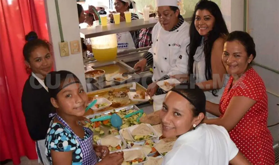 Beneficiados con la inauguración del comedor. CP