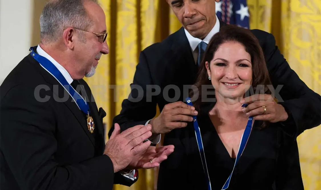 Barack Obama condecora a Emilio y Gloria Estefan