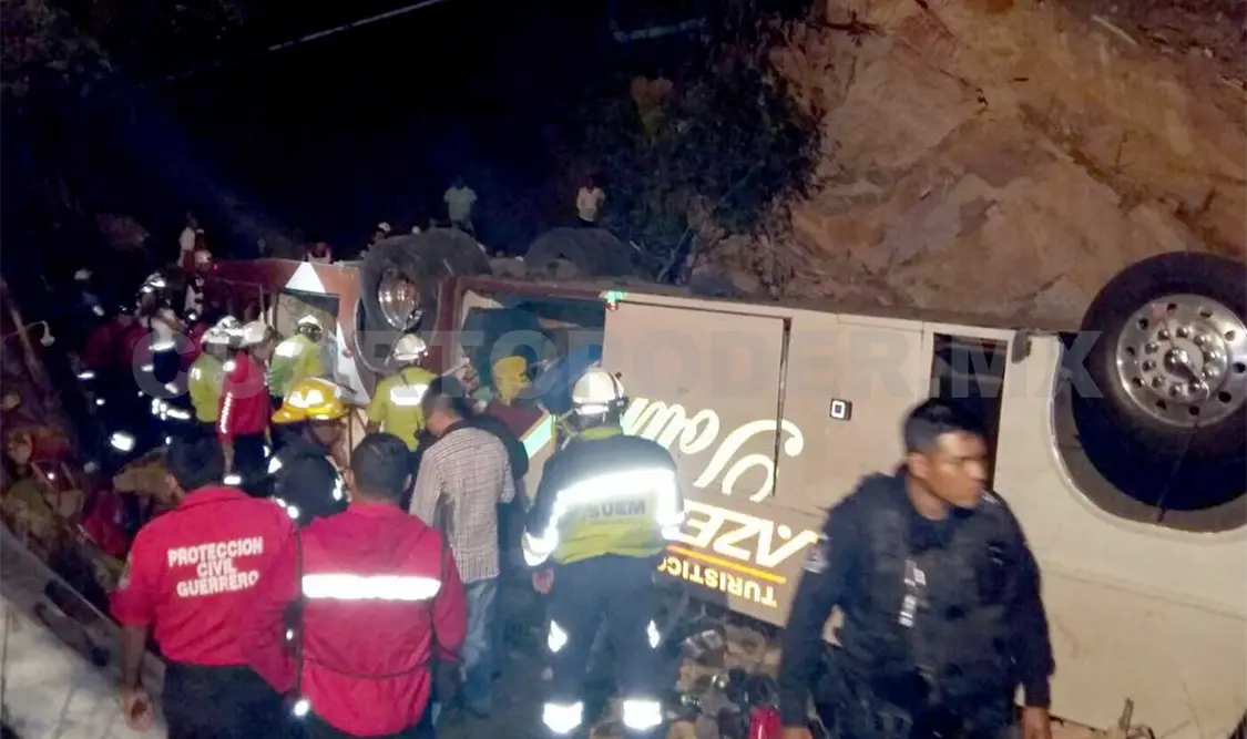 Cae autobús a un barranco