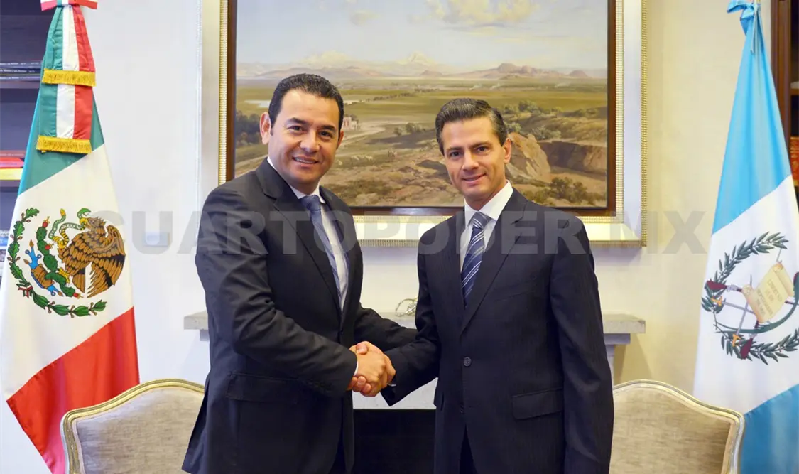 Saludo entre el mandatario Electo de Guatemala, Jimmy Morales y el presidente Peña Nieto. Presidencia