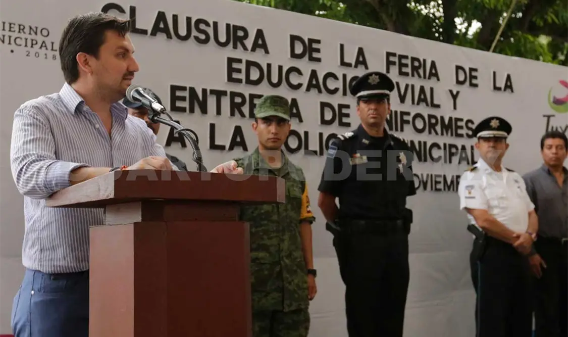 Castellanos Cal y Mayor estuvo acompañado por autoridades de seguridad estatal. CP