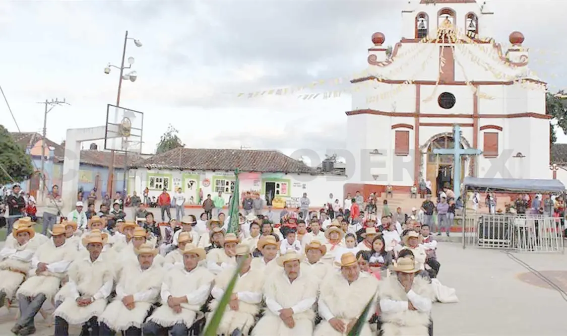 Participantes del festival portaban sus vestimentas típicas de cada región.