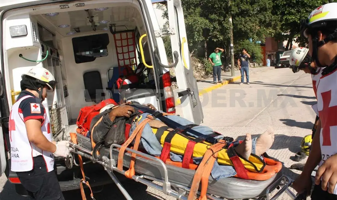 Paramédicos de la Cruz Roja Mexicana le brindaron los primeros auxilios a Melesio y luego lo ingresaron a un hospital.