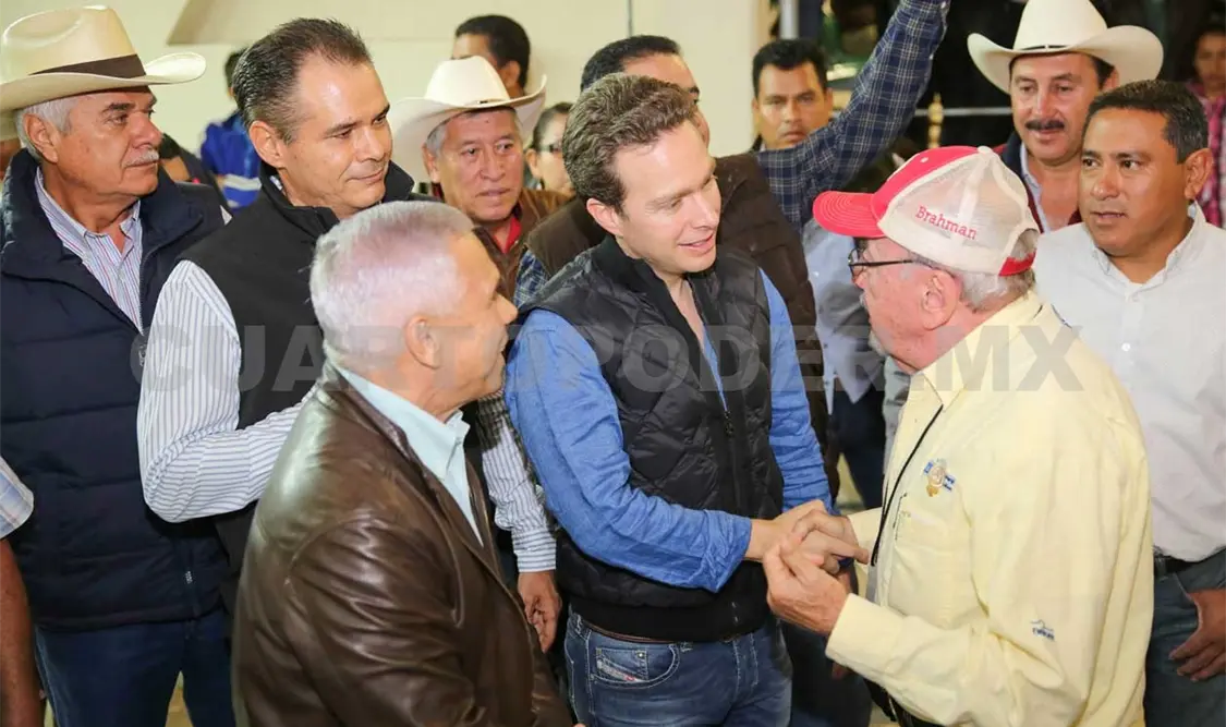 El mandatario se compromete con los productores locales a elevar la calidad de las especies. CP