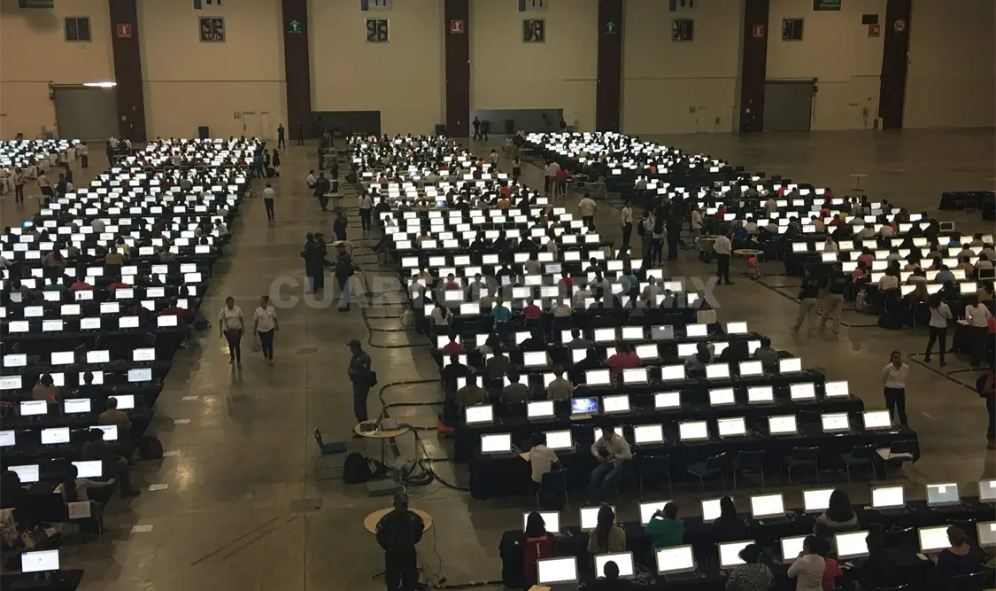 Dos mil 537 participantes estaban en el Fórum Imperial de Acapulco, donde se habían instalado dos mil 880 equipos de cómputo. NTX