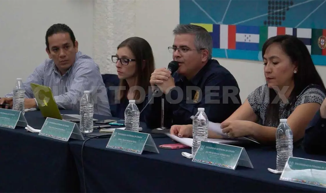 Entregan becas de movilidad académica