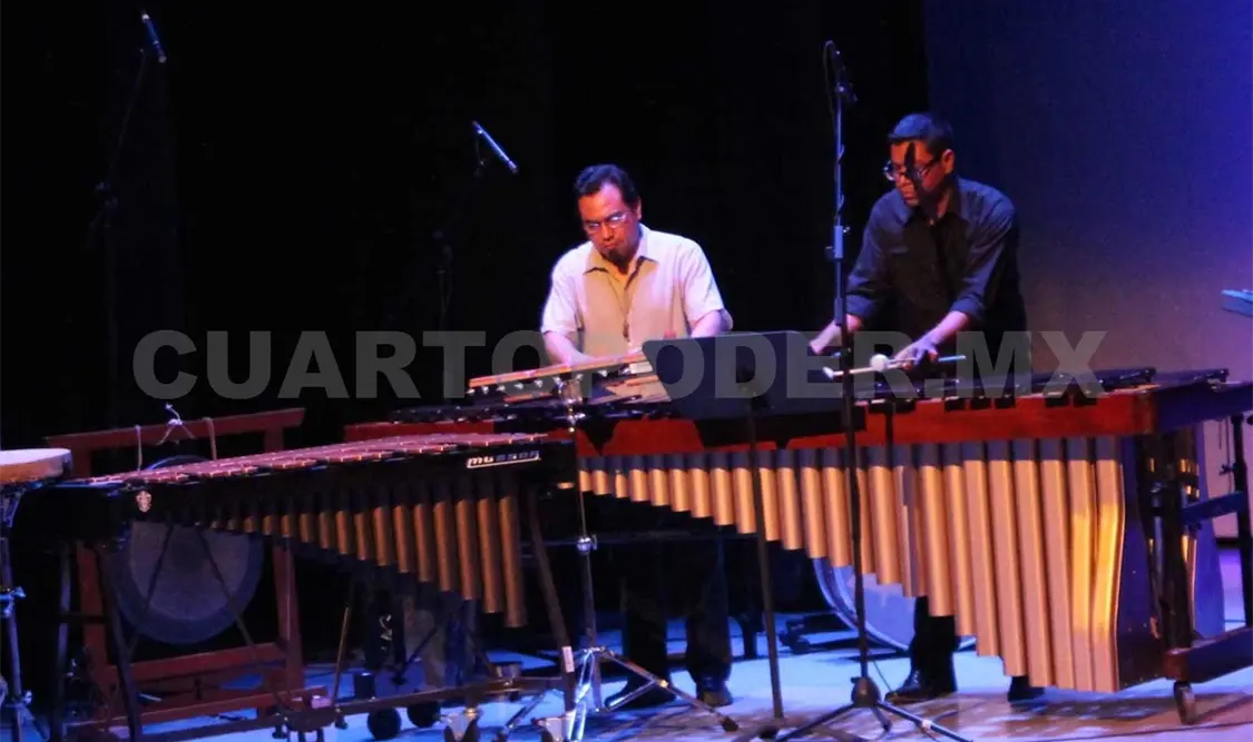 El maestro Roberto Palomeque en concierto en el auditorio Universitario. Cortesía