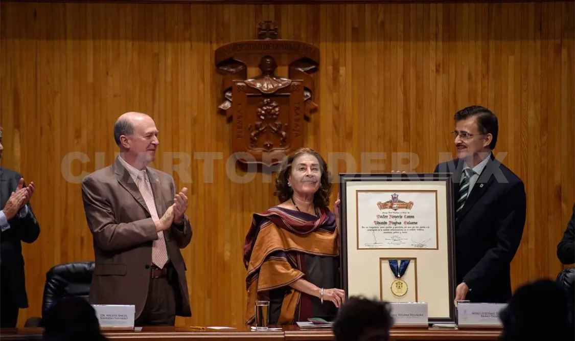 Dedican Honoris Causa de Galeano a los 43