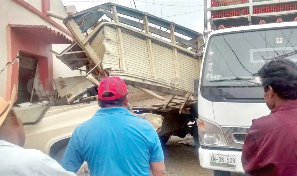 Causa pollero aparatoso accidente