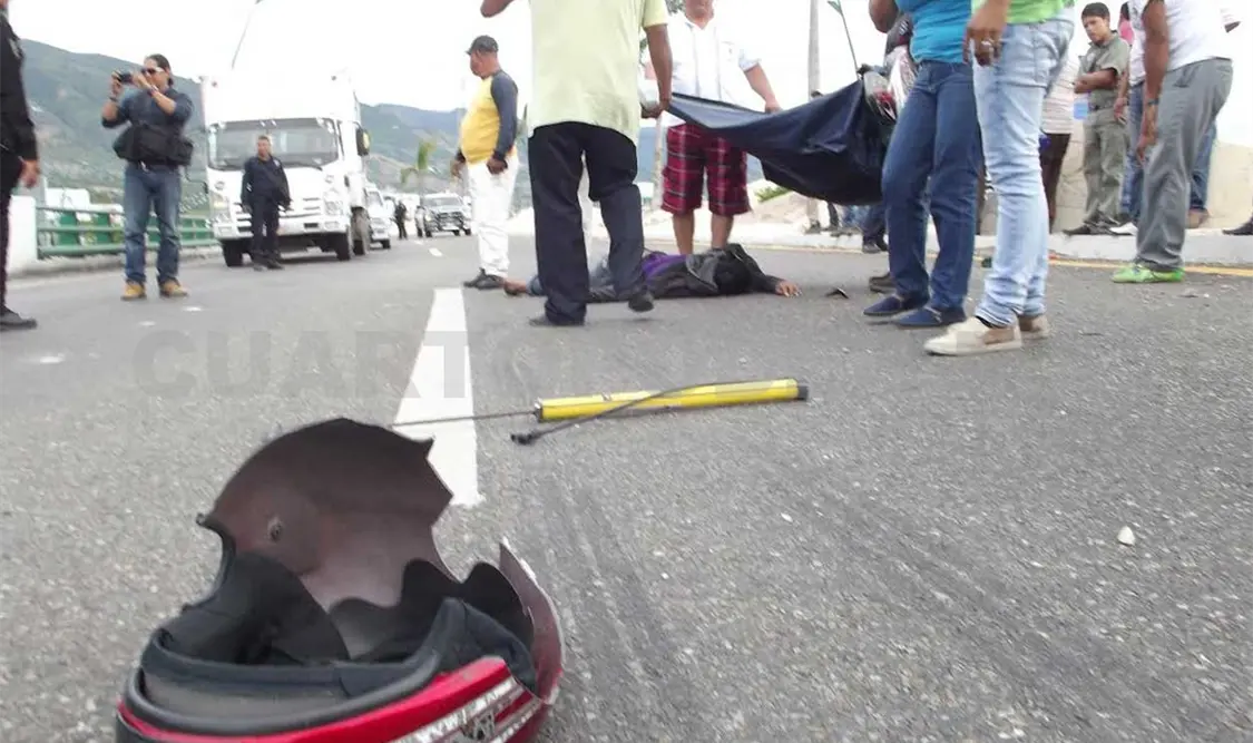 Grave, motociclista arrollado en carretera