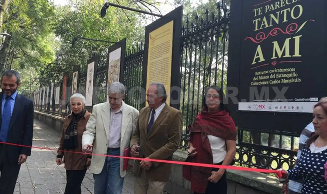 Durante el corte de listón de la muestra. Cortesía