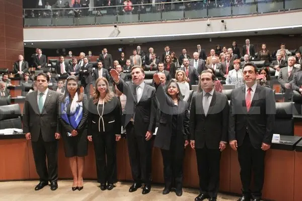 Riden protesta los nuevos ministros. Agencias