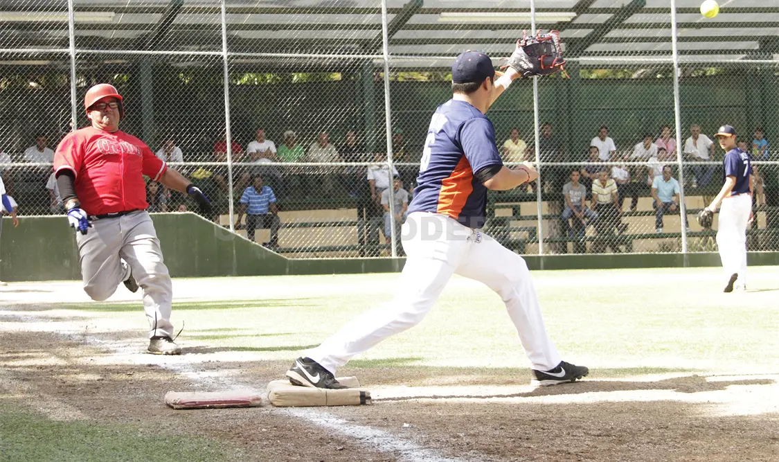 Rovisán se impuso por 12-8 a Chutis en el 3º encuentro de semifinal, con lo que se convirtió en el segundo finalista del Campeonato de Softbol de Segunda Fuerza. Guillermo Ramos / CP