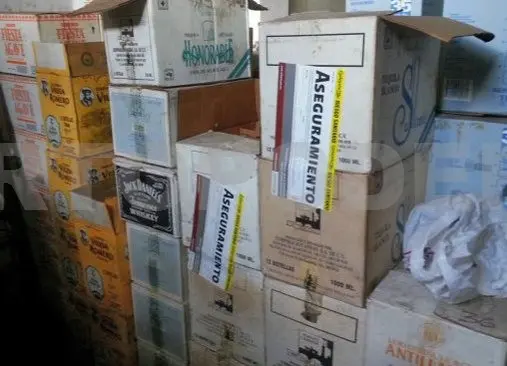 Inspectores detectan venta ilegal al público de bebidas alcohólicas y alcohol sin desnaturalizar. Agencias