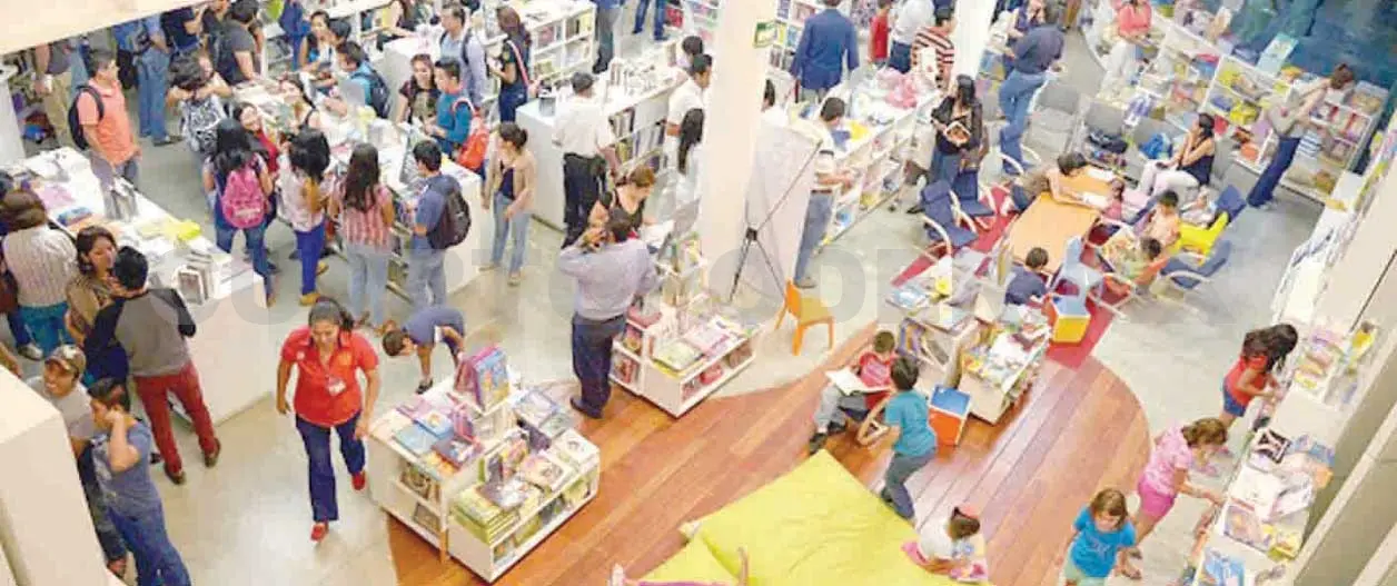 Expenden más de mil 700 libros en la Venta Navideña