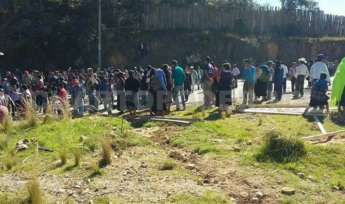 Retienen a alcalde y al delegado de Gobierno