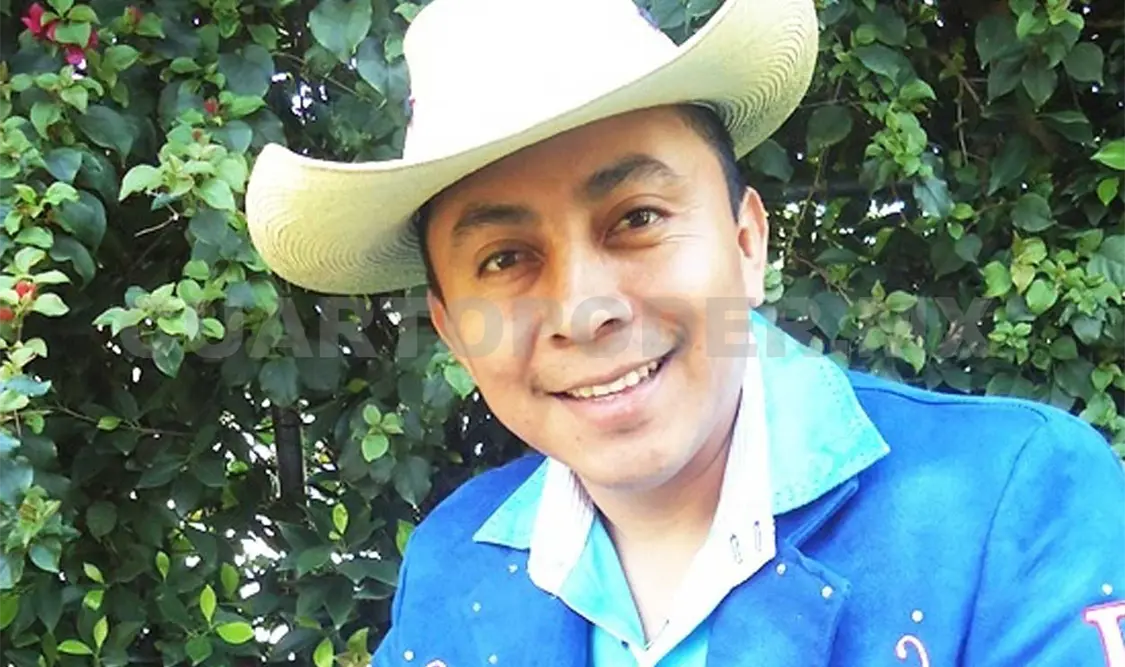 Cantante grupero golpea a su exnovia