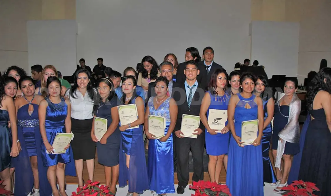 Egresan alumnos del Sistema de Educación Abierta
