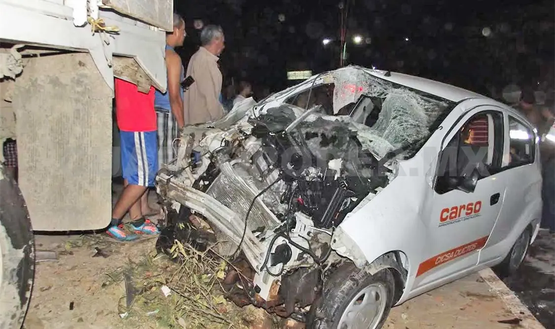 Conductor ebrio causa destrozos en el Libramiento Sur de Tuxtla