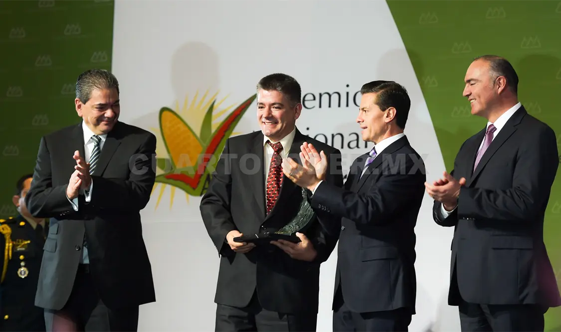 El mandatario de la nación entrego el Premio Nacional Agroalimentario 2015, en el marco de la Asamblea General Ordinaria del CNA.