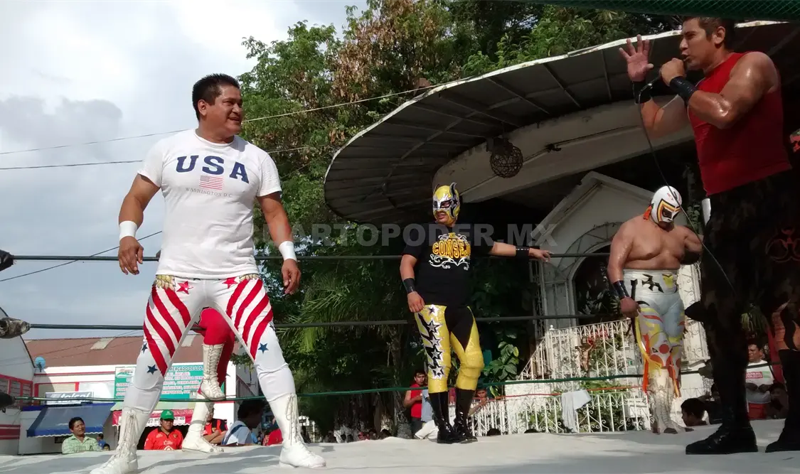 El gladiador rudo Capitán Furia, presente en una gira de funciones en Yucatán. Cortesía