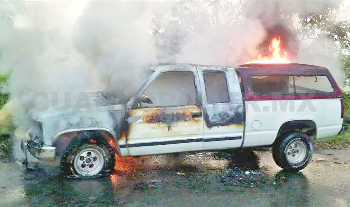 Se incendia camioneta; estaba abandonada