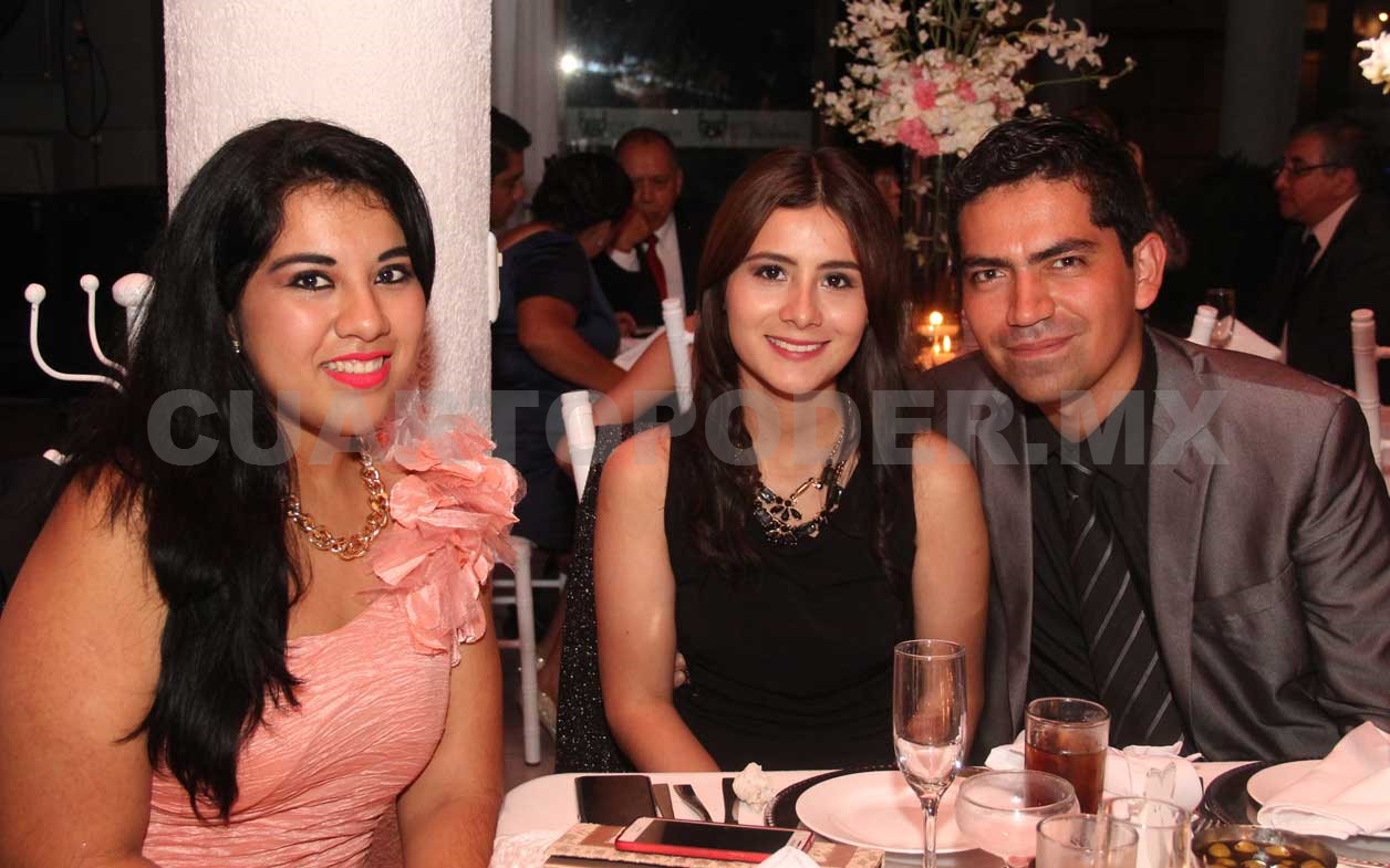 Feliz pareja se une en matrimonio