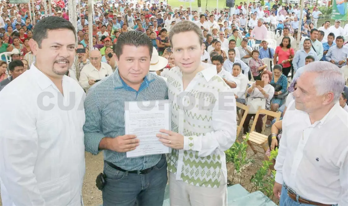 Entrega MVC apoyos a productores de las regiones Norte y Selva