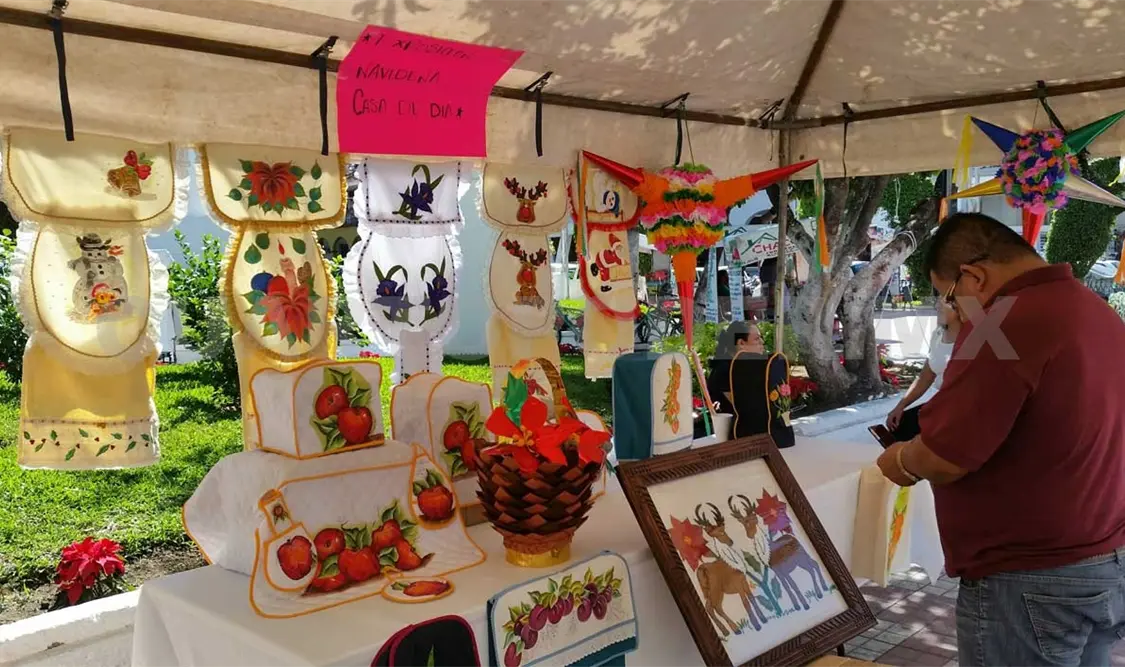 Emprendedores exponen creaciones navideñas