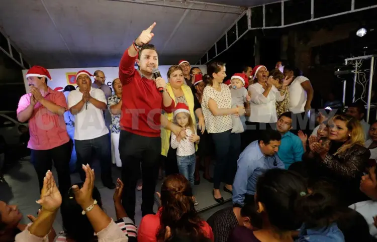 Celebran cena navideña en la colonia Las Granjas