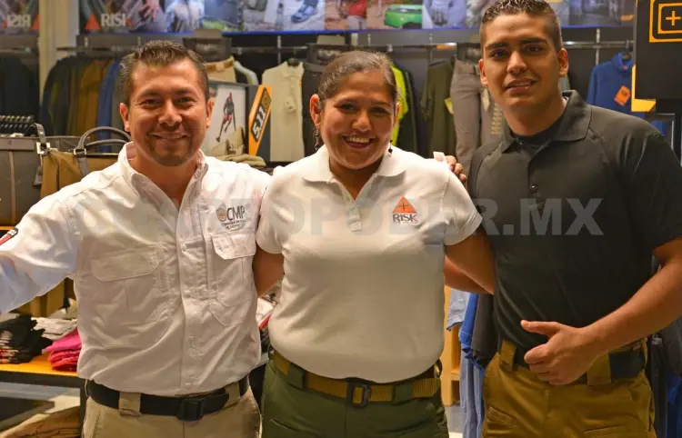 Inauguración llena de amigos