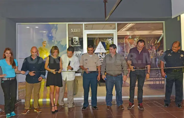 Inauguración llena de amigos