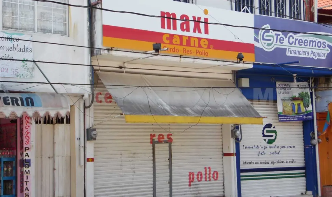 Asaltan carnicería y toman rehenes