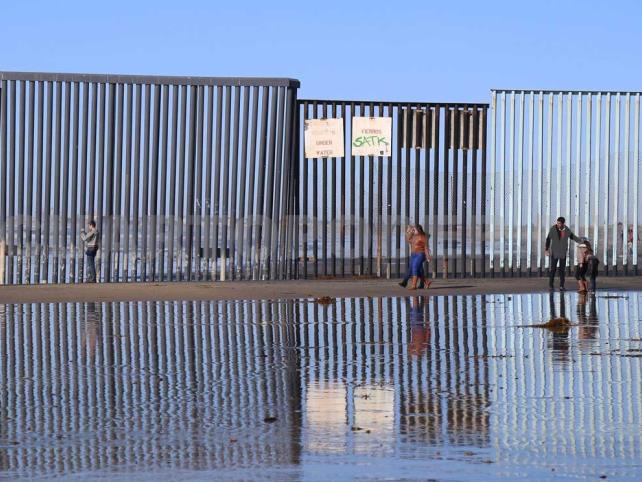 Muro fronterizo, atractivo turístico