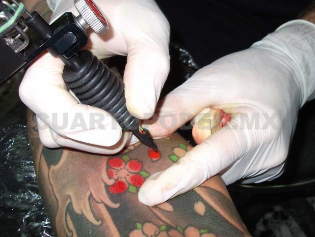 Crece 30 % la realización de tatuajes