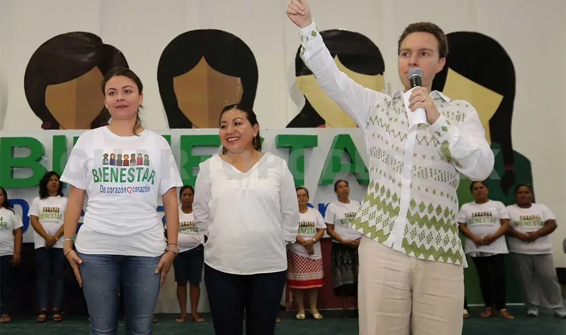 El Auditorio Municipal de Palenque fue escenario para la entrega de estos apoyos. CP