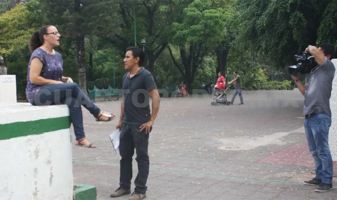 Martha Fabelo y Alfredo Gómez en la grabación del material. Cortesía
