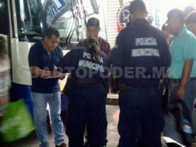 Policías y militares revisan terminales en Palenque