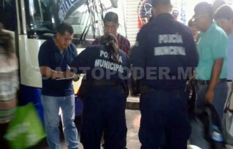 Policías y militares revisan terminales en Palenque