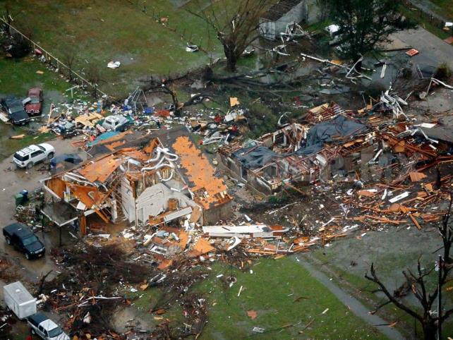 Aumenta cifra de muertos por tornados