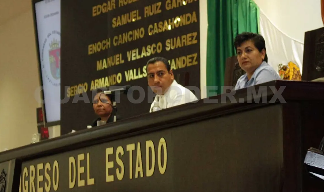 A favor de eliminar cobro de estacionamiento en plazas