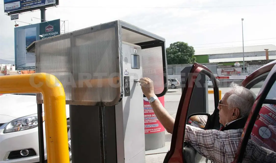 Por normativa, estacionamientos en plazas deberían ser gratuitos