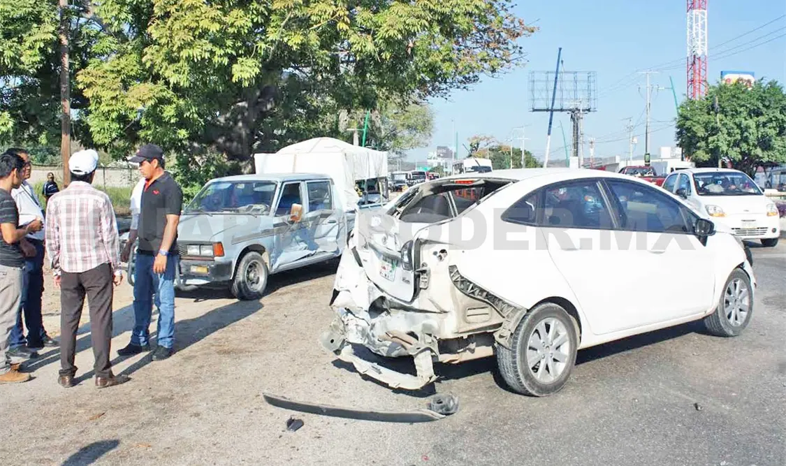 Causa grúa destrozos en La Pochota