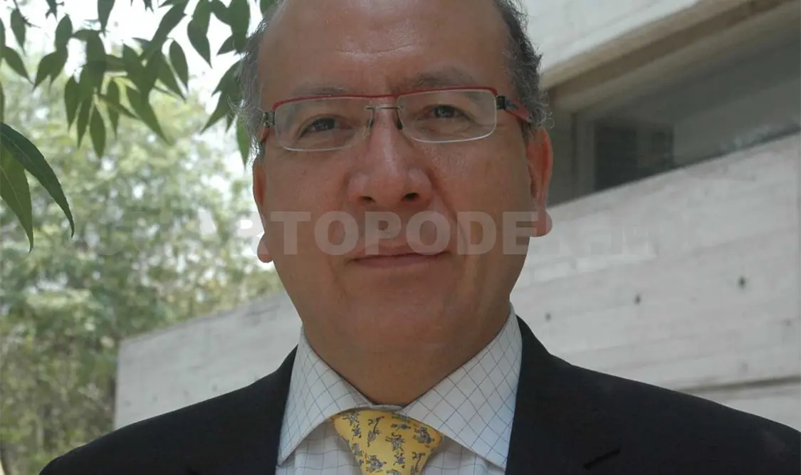 En su primera novela, Vicente Quirarte descifra el arma secreta del liberalismo. Cortesía