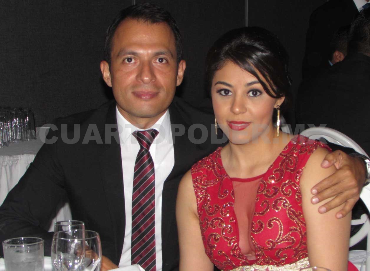 Feliz pareja se une en matrimonio